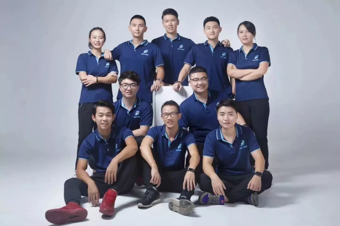 教练团队精心制定战术,备战国际赛 教练团队精心制定战术,备战国际赛