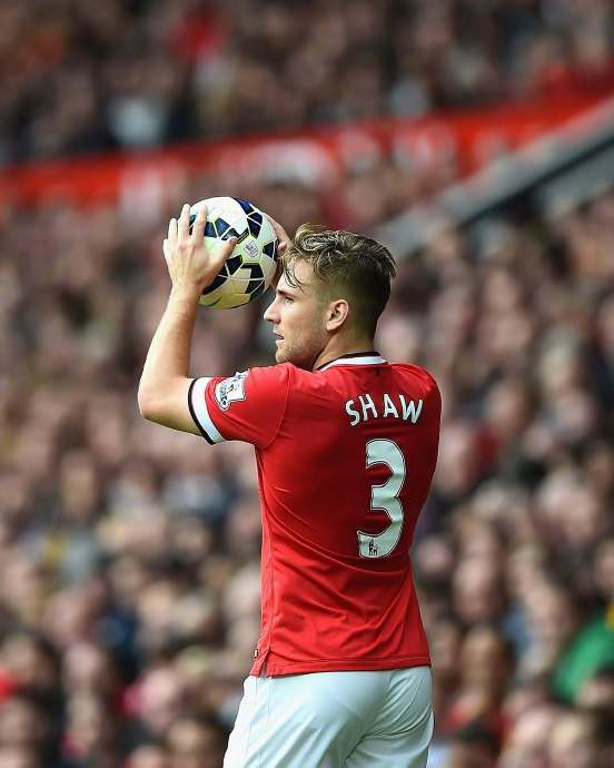 乐竟体育官网-罗马冷门取胜，卢克-肖成为焦点人物