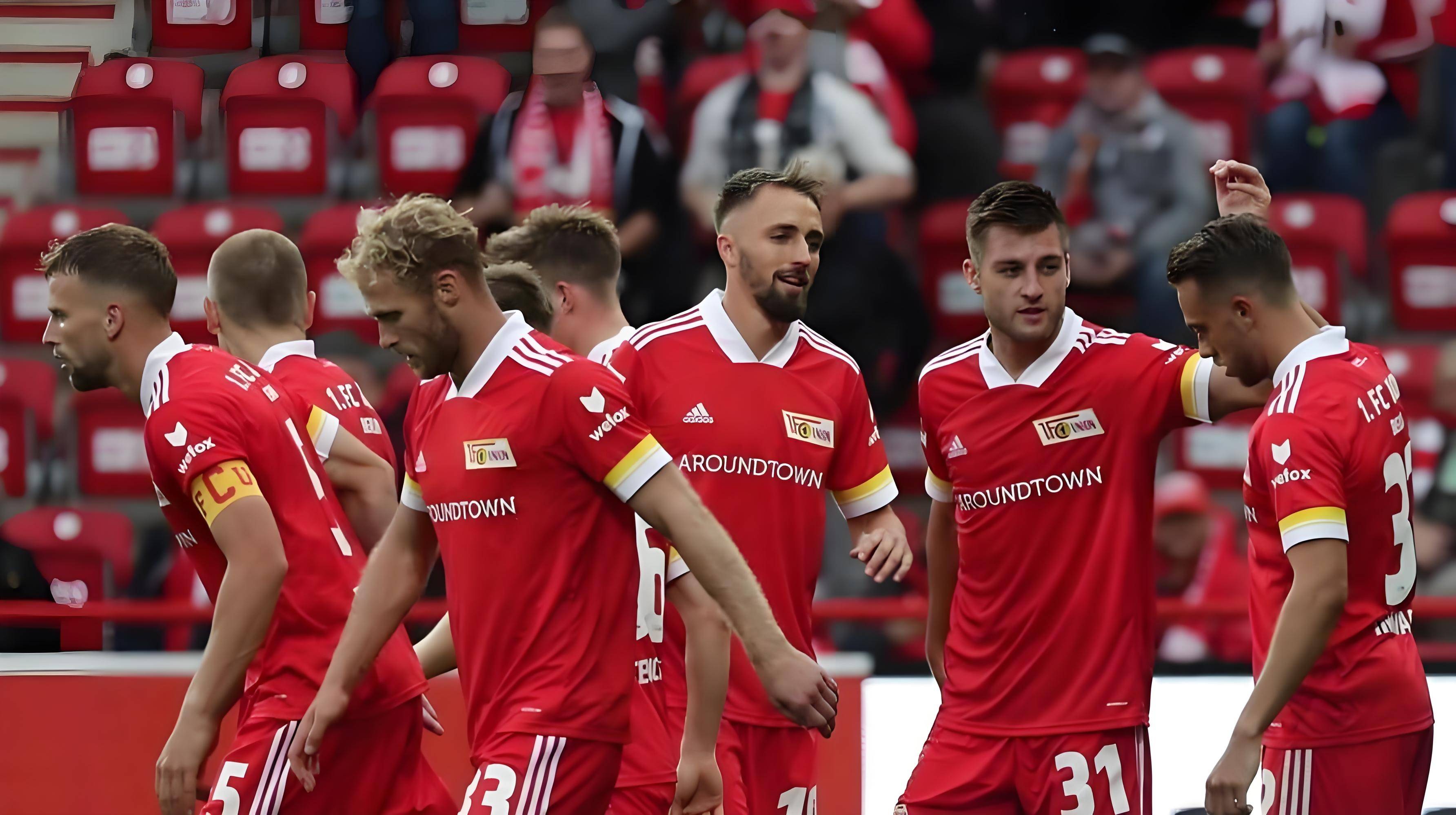 包含莱比锡红牛中场组织发挥抢眼，球队整体表现稳定的词条