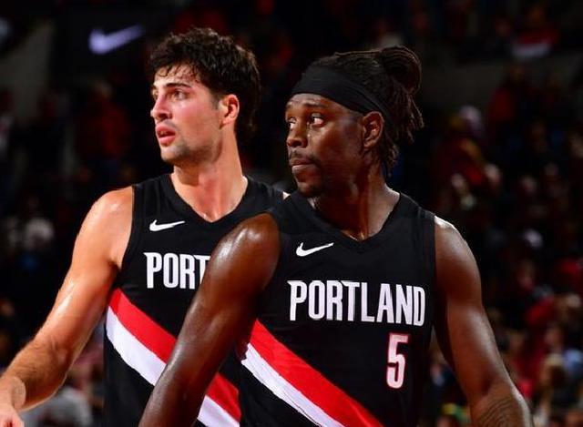 乐竟体育中文-雄鹿队在客场比赛中大胜开拓者队是哪一场